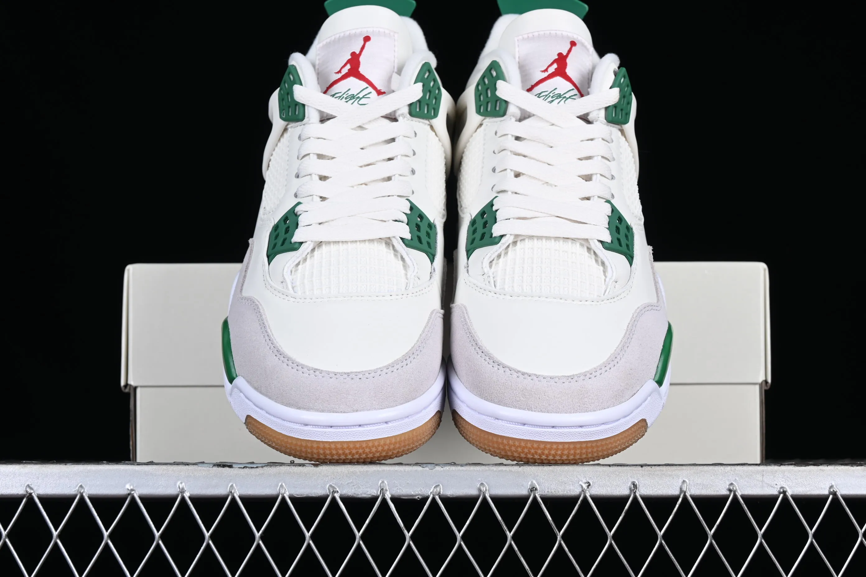 All categories Air Jordan Jordan series basketball shoes Air Jordan 4 OG version Nk SB x Air Jordan 4 "Pine Green" AJ4 Joe 4 joint white green DR5415-103